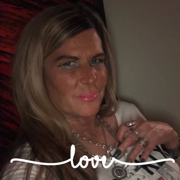 Meet your Posher, Queen 👑 Colleen🙋‍♀️❤️ - Picture 1 of 1